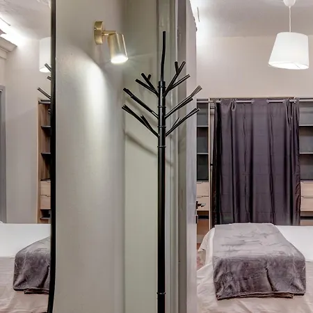 Aristotelous Family & Friends Two Bedrooms & Two Living Apt *
